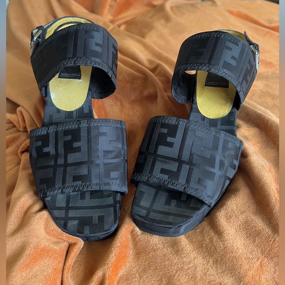 Vintage Fendi Scarpe Tonal Black Zucca Print Wedge Platform Sandals 38-39fr 8US - Picture 5 of 10